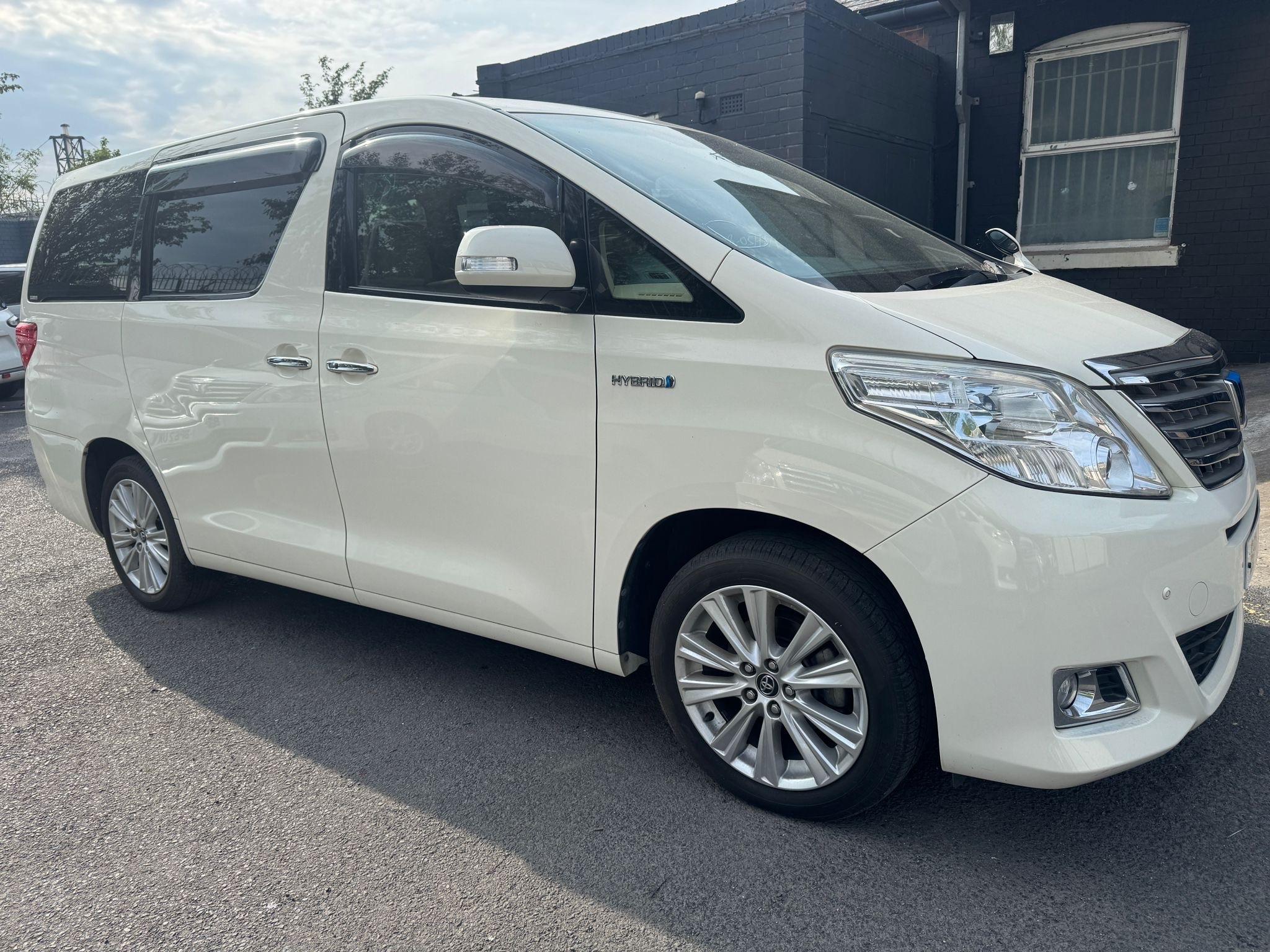 Toyota Alphard - 2.4 Hybrid 7 Seats ULEZ Sunroof Image